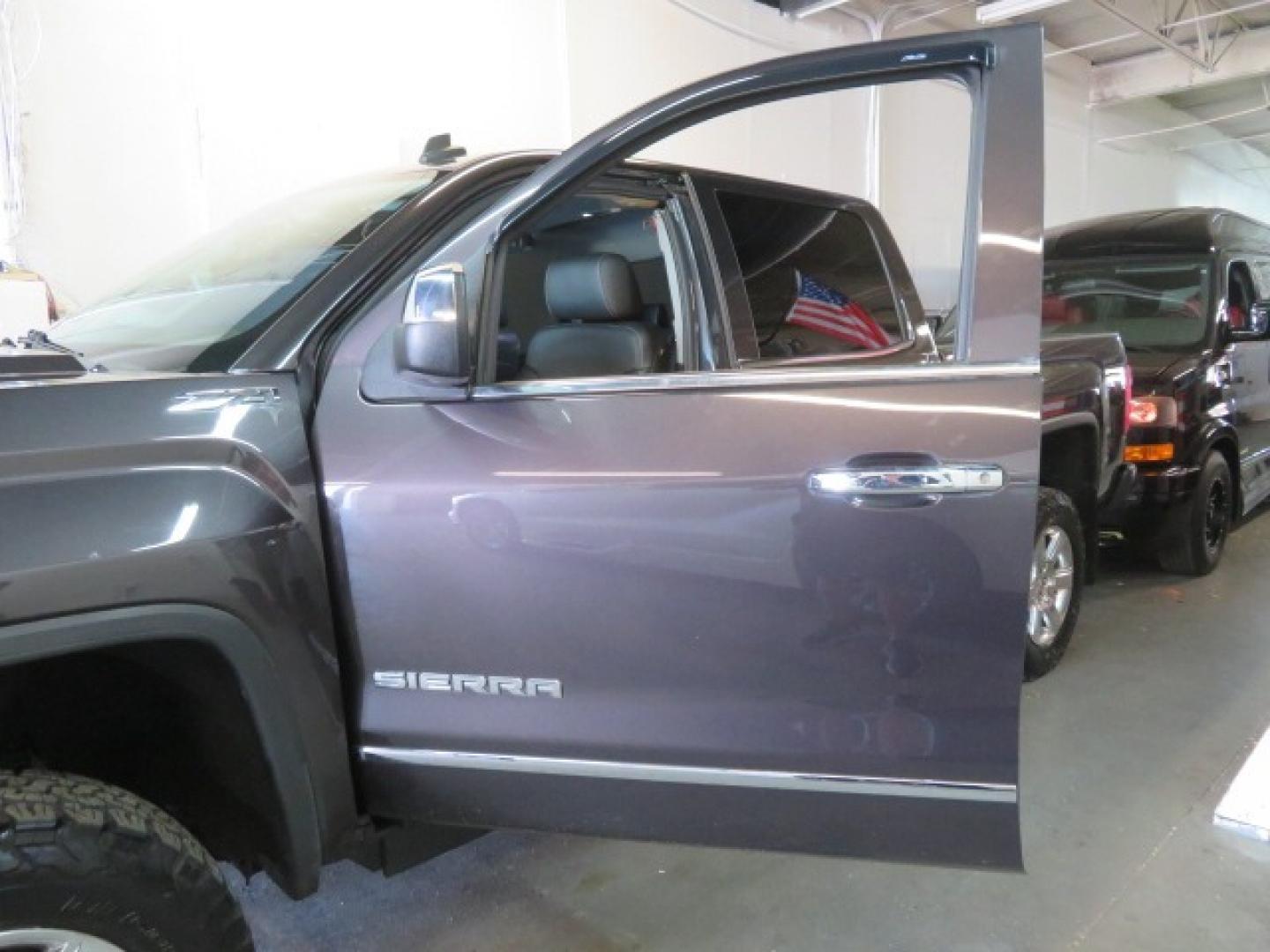 2014 /Black GMC Sierra 1500 SLT Crew Cab 2WD (3GTP1VEC2EG) with an 5.3L V8 OHV 16V engine, 6-Speed Automatic transmission, located at 4301 Oak Circle #19, Boca Raton, FL, 33431, (954) 561-2499, 26.388861, -80.084038 - Photo#74